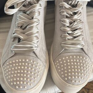 Stylish Pearl-Embellished Women's Sneakers